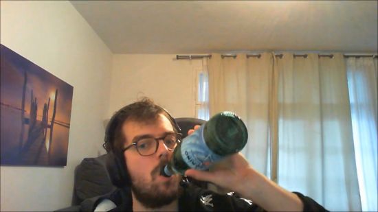 游戏公平性争议引发热议专家呼吁限制洗钱行为